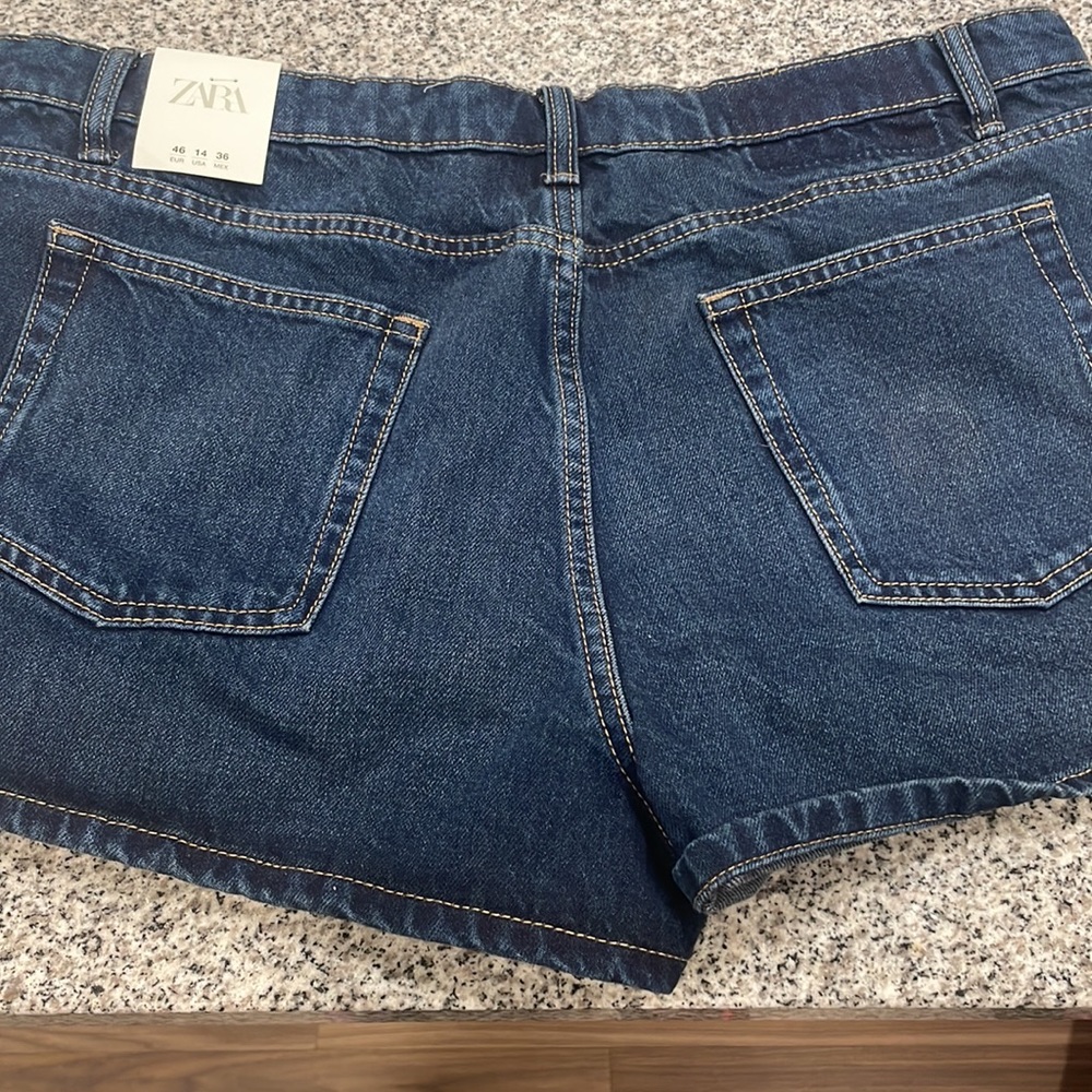 Shorts - Picture 3 of 3